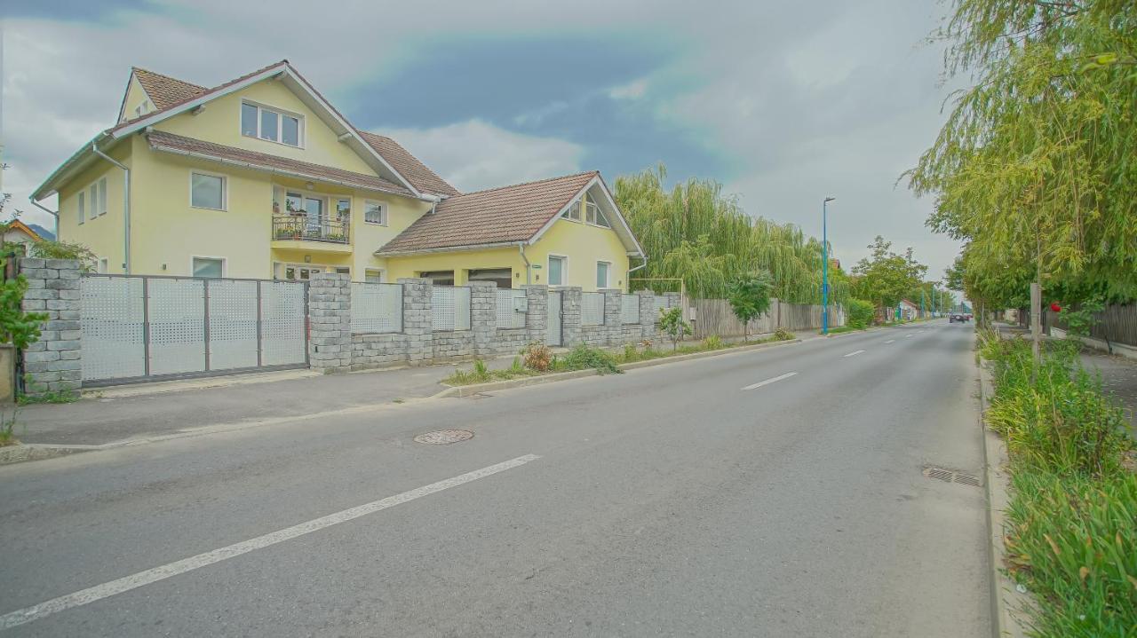 Vilux With Indoor Private Parking Apartment Brasov Exterior photo